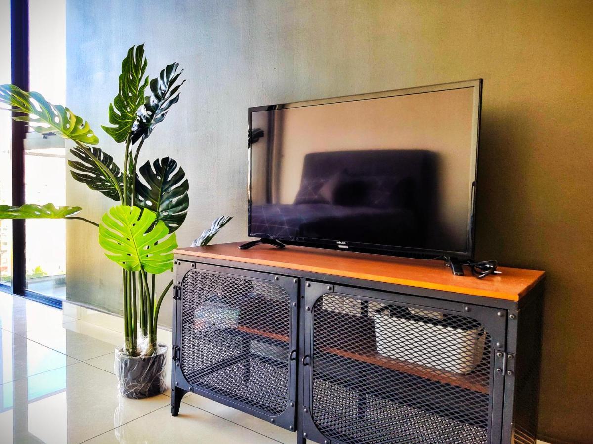 Beacon Executive At For 10pax And 2 Bed * George Town