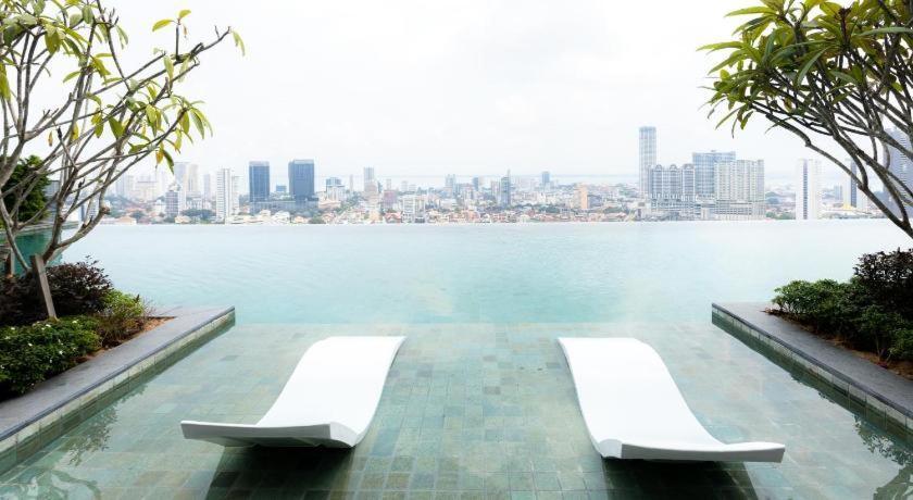 Beacon Executive At For 10pax And 2 Bed * George Town