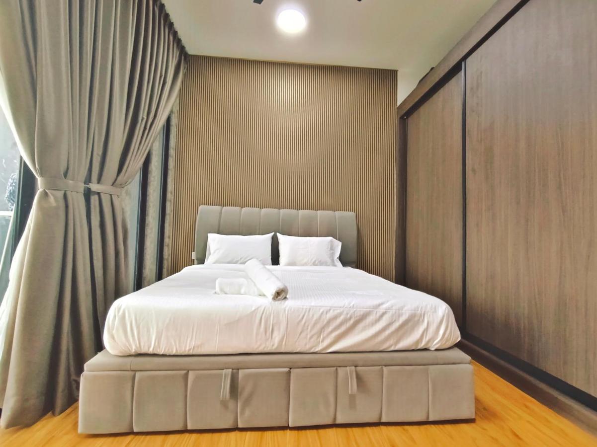Beacon Executive At For 10pax And 2 Bed George Town