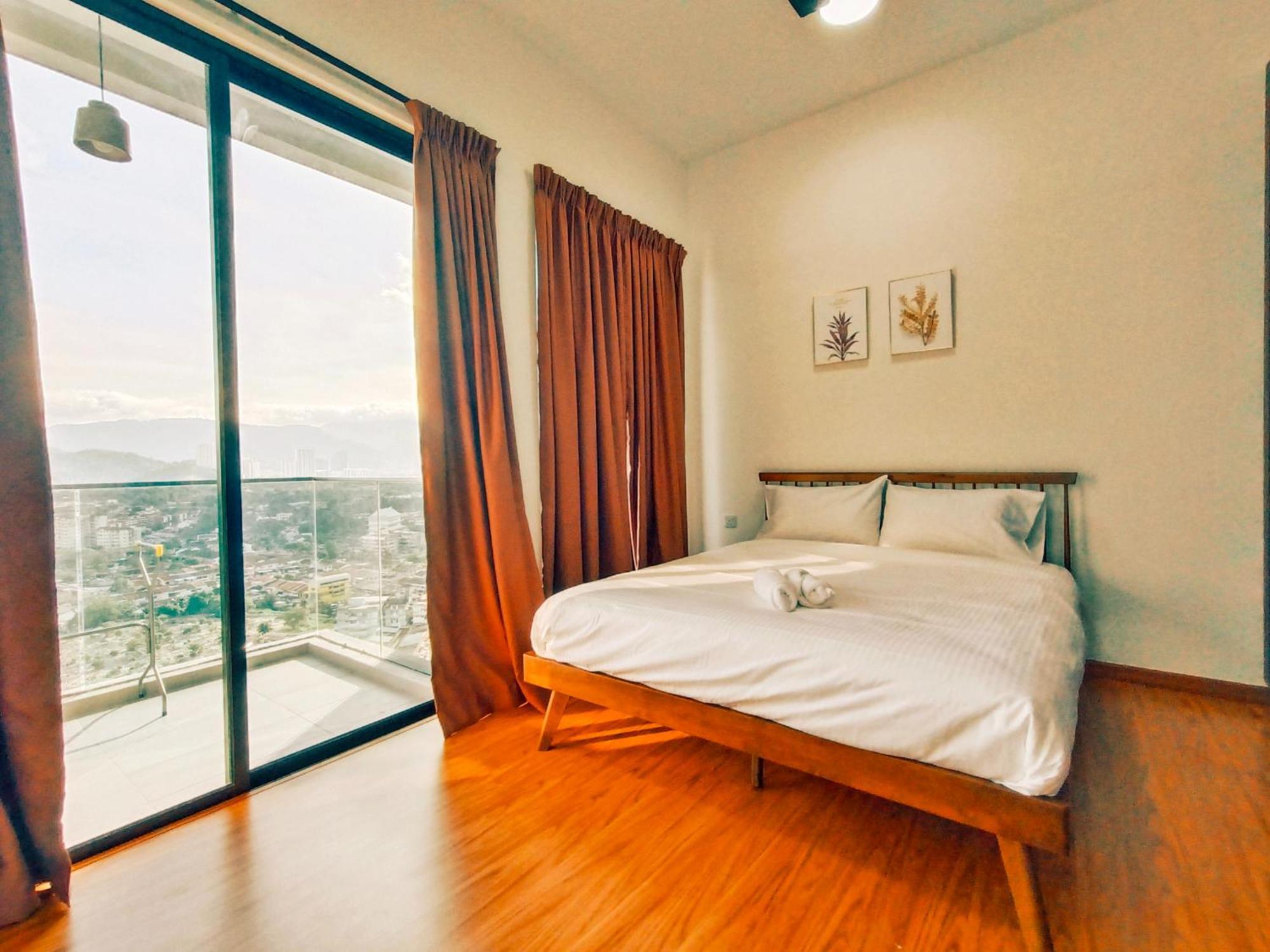 Beacon Executive At For 10pax And 2 Bed * George Town