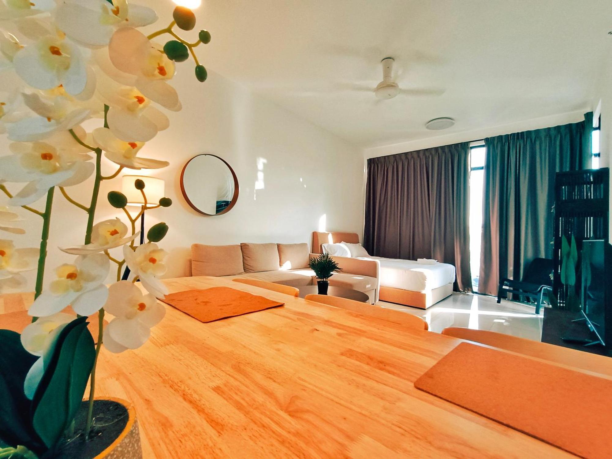 Beacon Executive At For 10pax And 2 Bed George Town