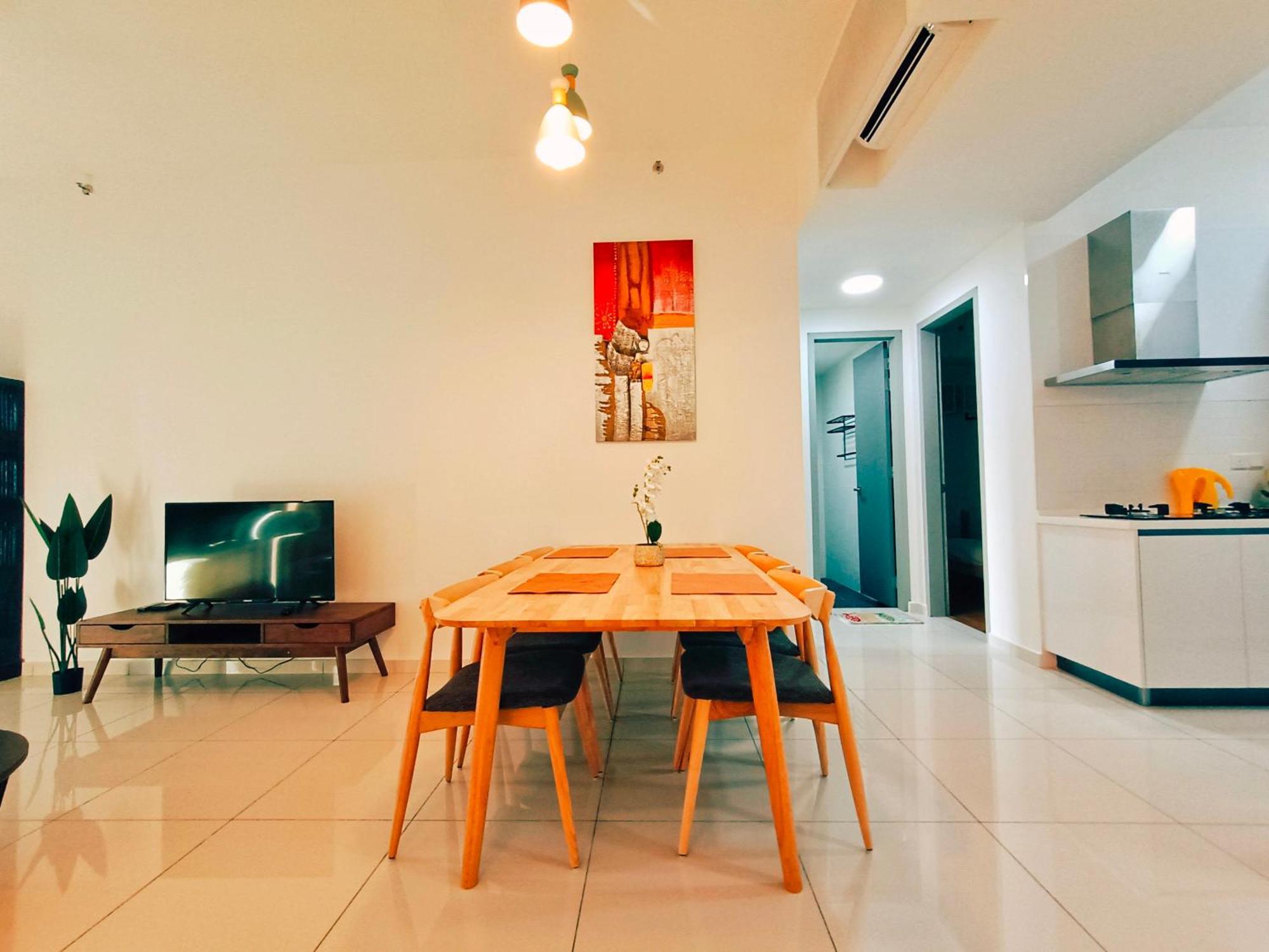 Beacon Executive At For 10pax And 2 Bed George Town