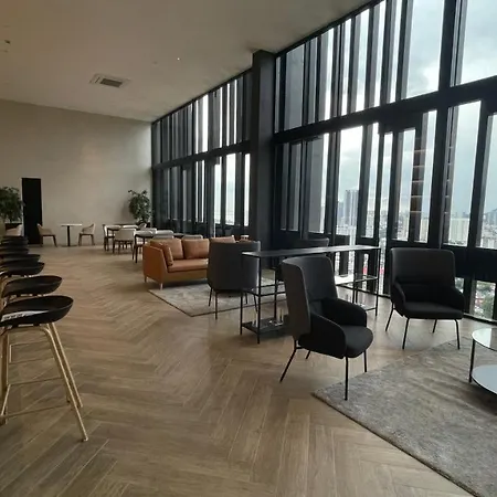 Beacon Executive Suite At Georgetown For 10Pax And 2 Bed Room Exterior photo